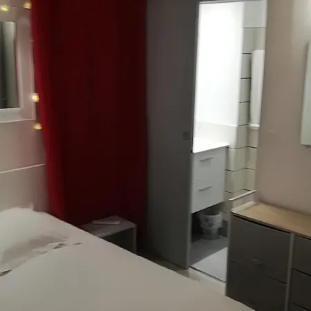 T2 Parc Azur Toulon 아파트